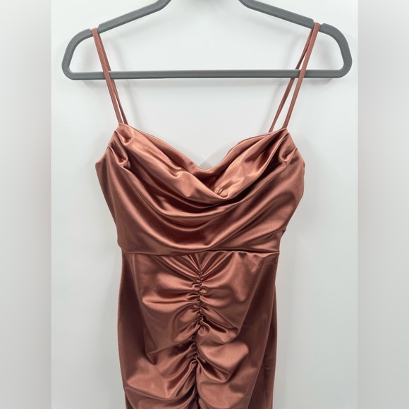 WINDSOR Bre Satin Ruched Midi Dress - Picture 3 of 7